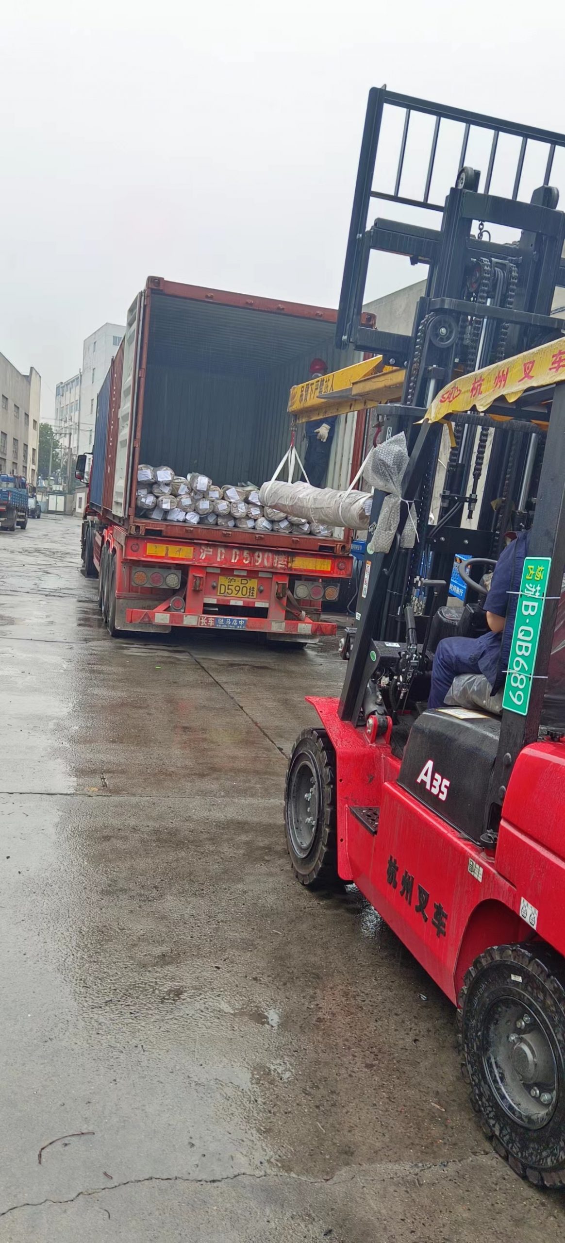 Junxiong Metal export packing and loading for cold drawn steel bars